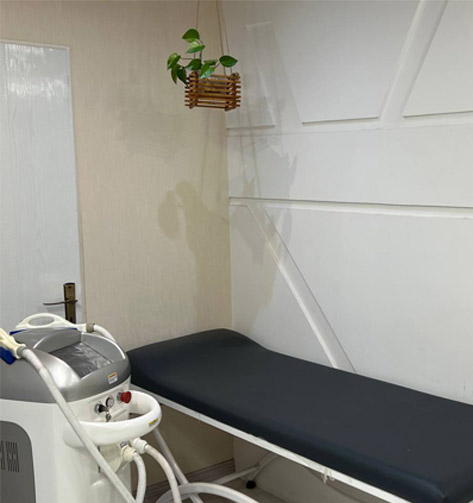 اتاق تجهیزات زیبایی در مطب دکتر سالومه صفار